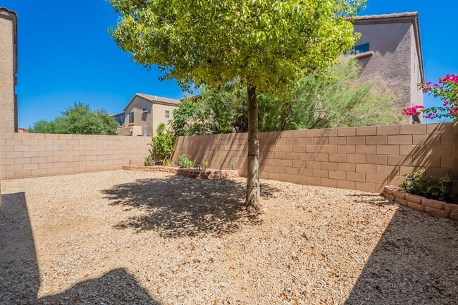Building Photo - Pending/ Rented - Bright, Spacious Riversi...