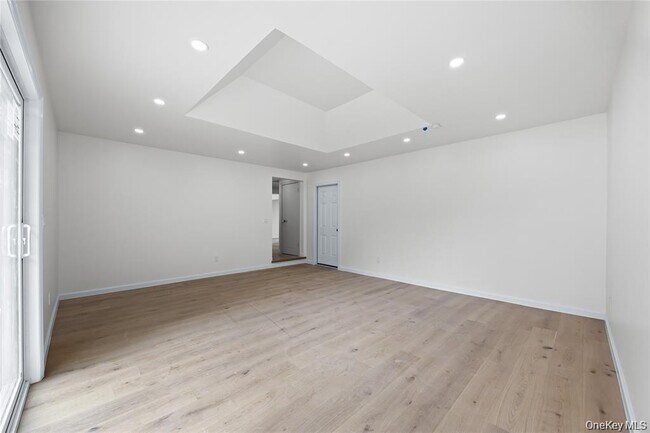 Building Photo - 26 Roseanne Dr