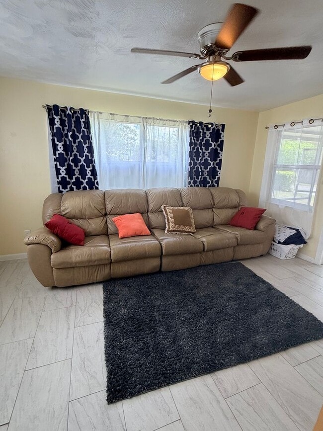 Building Photo - Beautifully Remodeled and updated Longwood beauty!  Call SHEILA C 407-687-7900
