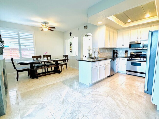 Building Photo - Picture Perfect Fully Furnished House! 3bd...