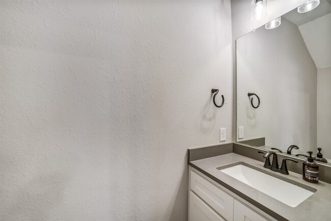 Building Photo - 10964 Swang Link Dr