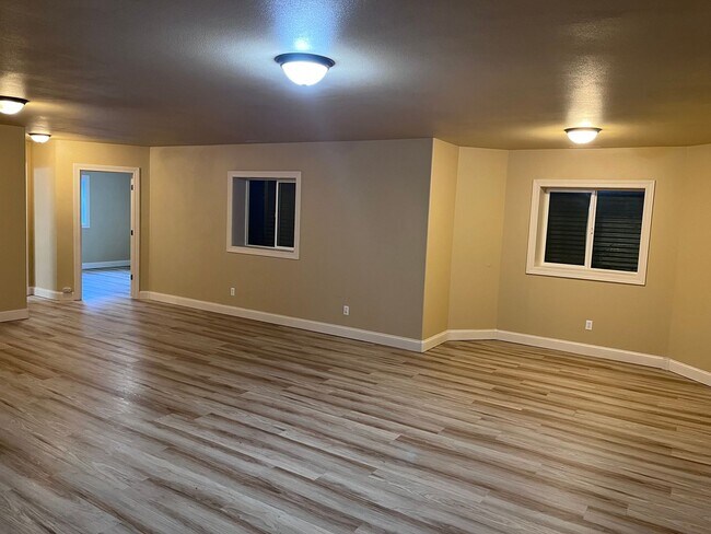 Building Photo - Gorgeous West End 4 bed Home!
