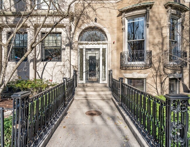 Building Photo - 405 Commonwealth Ave