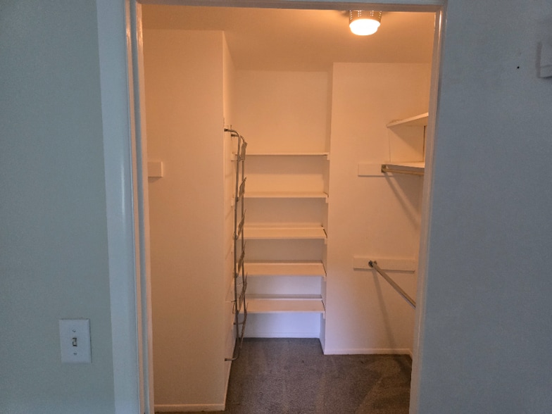 Building Photo - 418 Riviera Dr