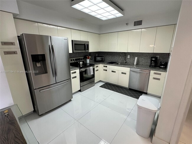 Building Photo - 3530 Mystic Pointe Dr