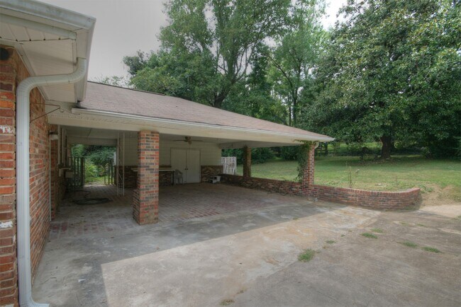 Building Photo - 7620 Charlotte Dr SW