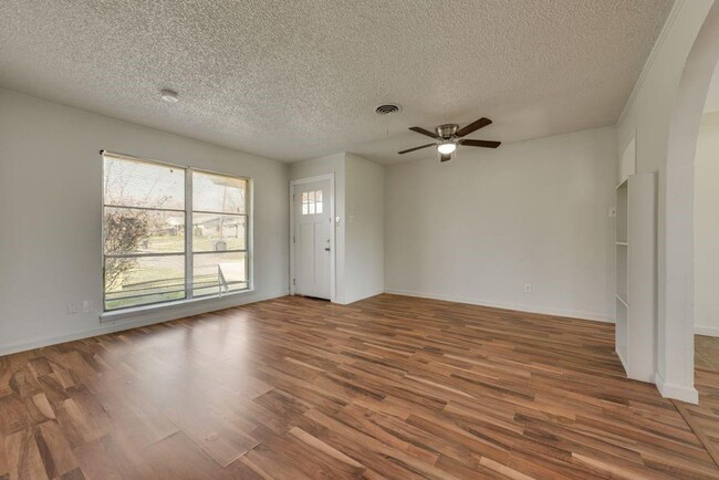 Building Photo - For Lease – Newly Renovated Home in the He...