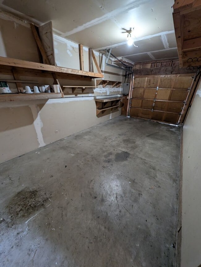 Building Photo - Two Bedroom Duplex in the Heart of Bremert...