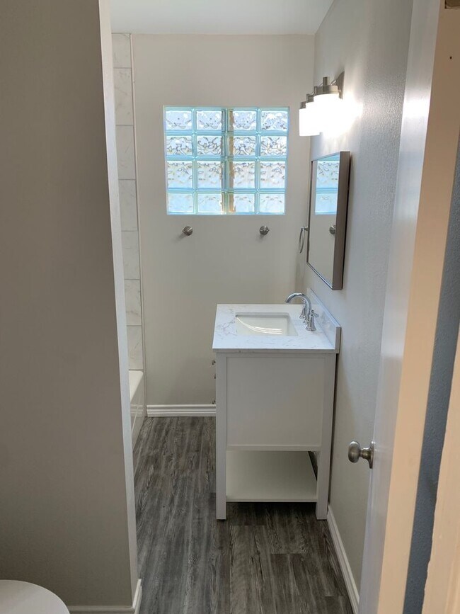 Building Photo - 4118 S Ong St