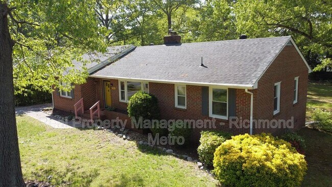 Building Photo - 7421 Dell Dr