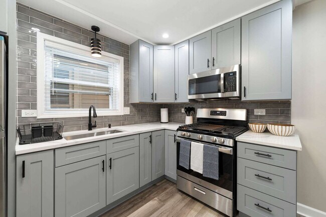 Building Photo - 5641 W 64th St