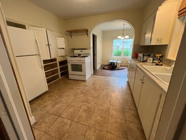 Building Photo - Classic Bungalow NW Bend