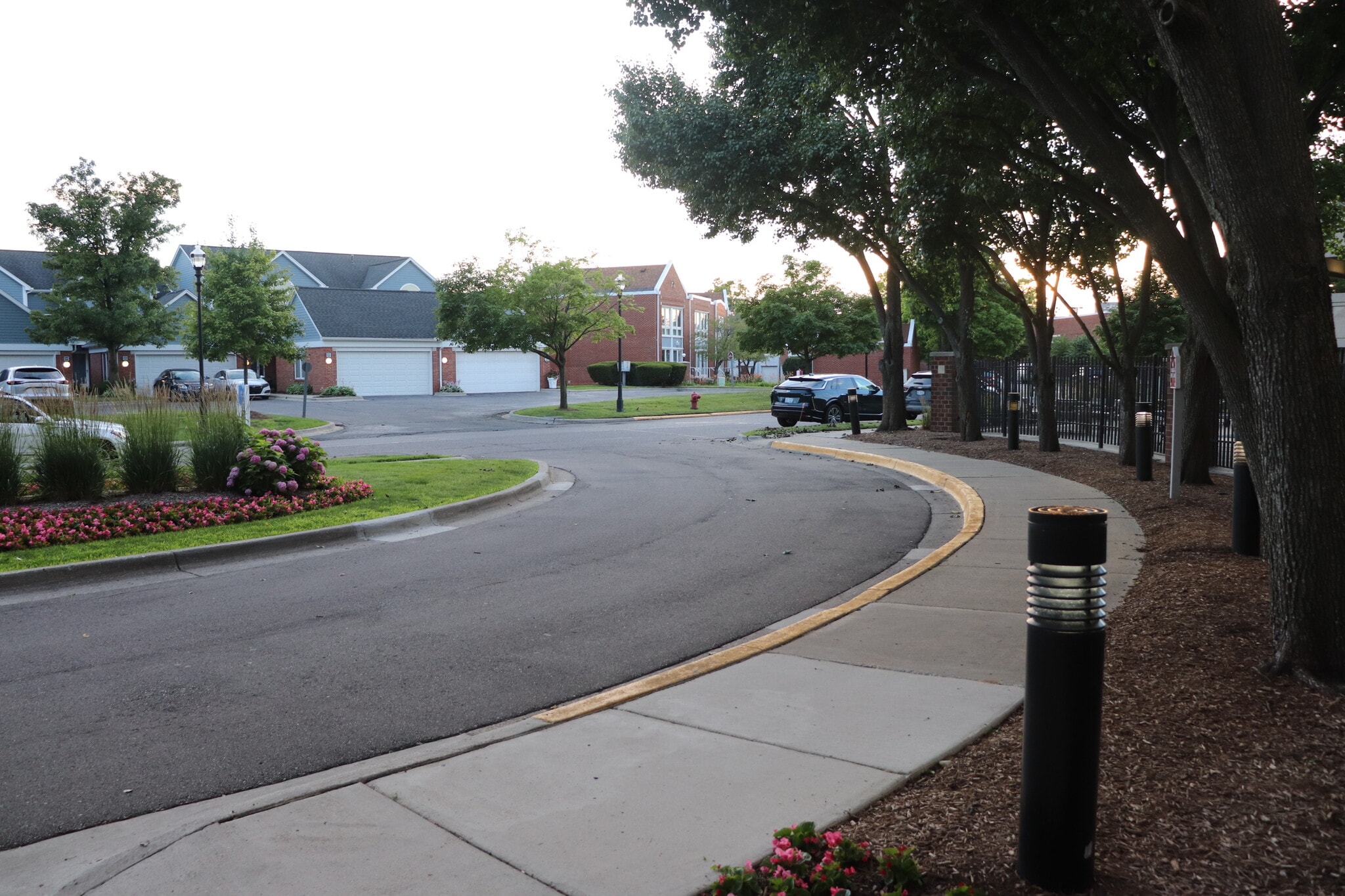 Building Photo - 250 E Harbortown Dr