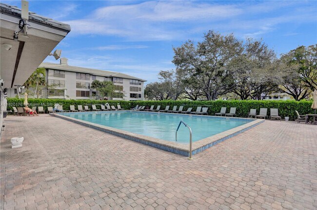 Building Photo - 1524 Whitehall Dr
