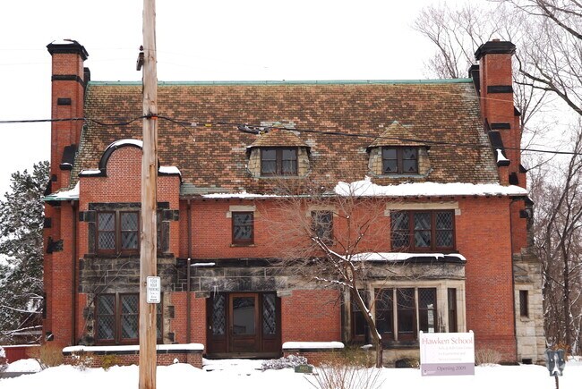 Building Photo - 10823 Magnolia Dr