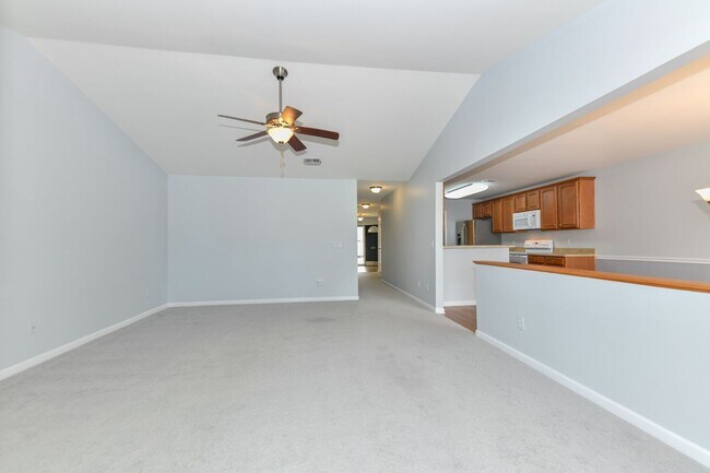 Building Photo - Nice and clean townhome in Colfax