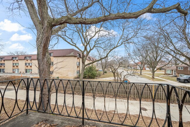 Building Photo - 715 Falcon Dr