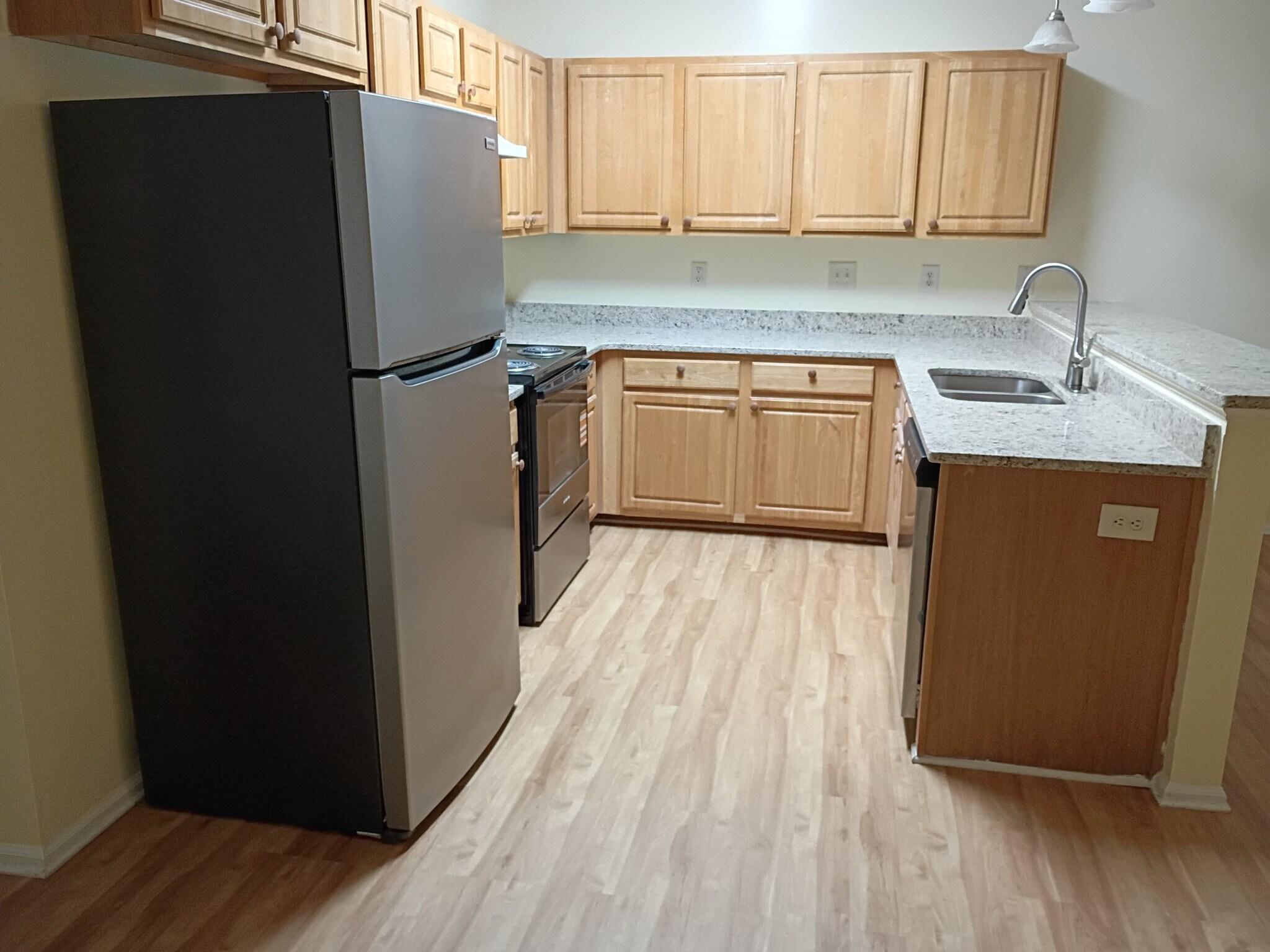 Building Photo - 1061 Scott St SE