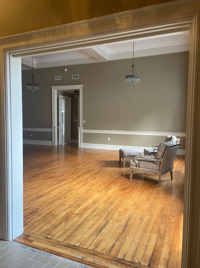 Building Photo - 1025 Church St