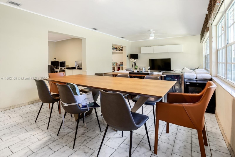 Primary Photo - 600 SW 25th Rd