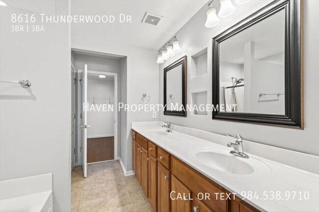 Building Photo - 8616 Thunderwood Dr