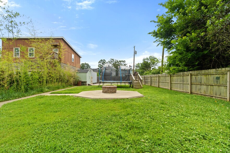 Building Photo - 217 Shawnee Dr