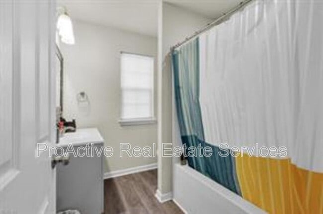 Building Photo - 223 N 7th St