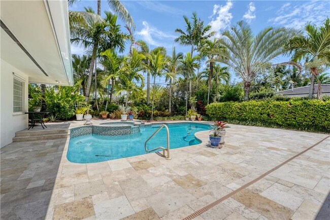 Building Photo - 2000 Admirals Way