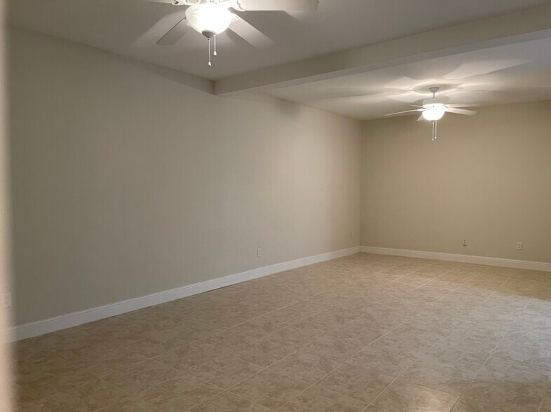 Building Photo - 144 Saint James Pl
