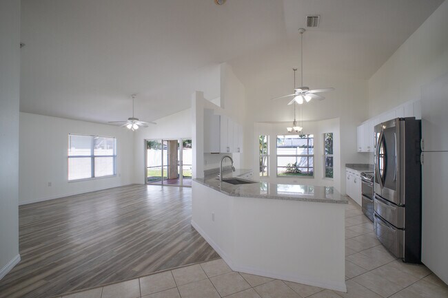 Building Photo - 7239 Rangi Dr