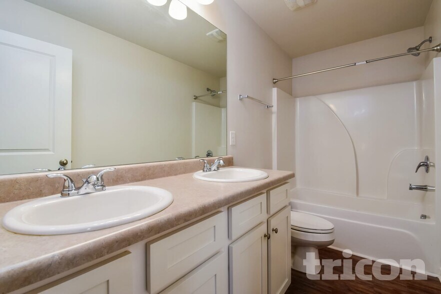 Building Photo - 4342 Bella View Dr