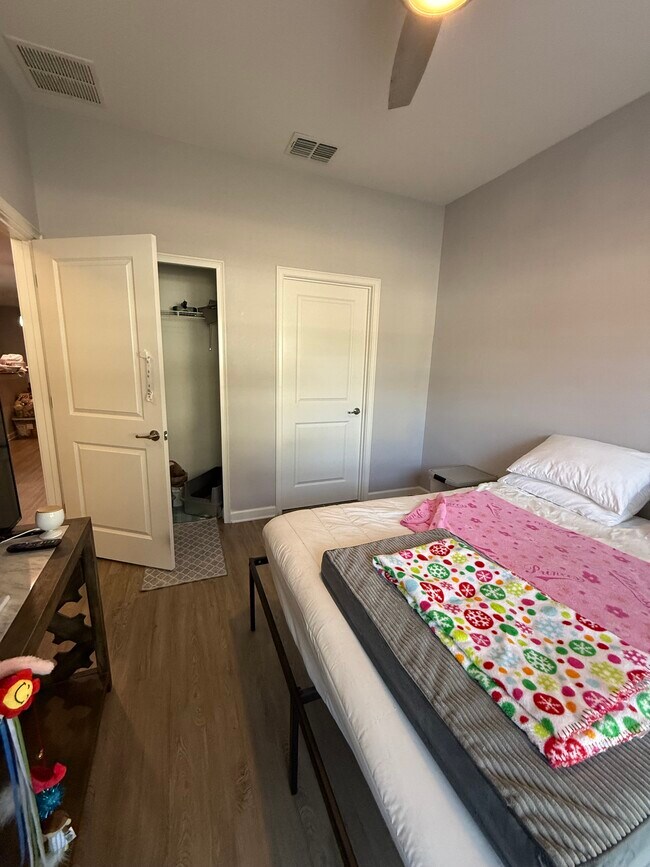 Building Photo - 3542 Fairwaters Ct