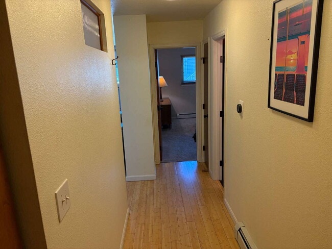 Building Photo - Immediate Availability! Wonderful 1 Bed Co...