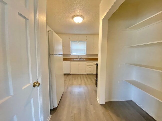 Building Photo - Pre-leasing now - 3 bed /2 bath - available 6/10/2026