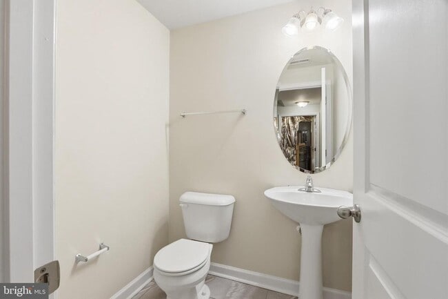 Building Photo - 410 Thelma Rd