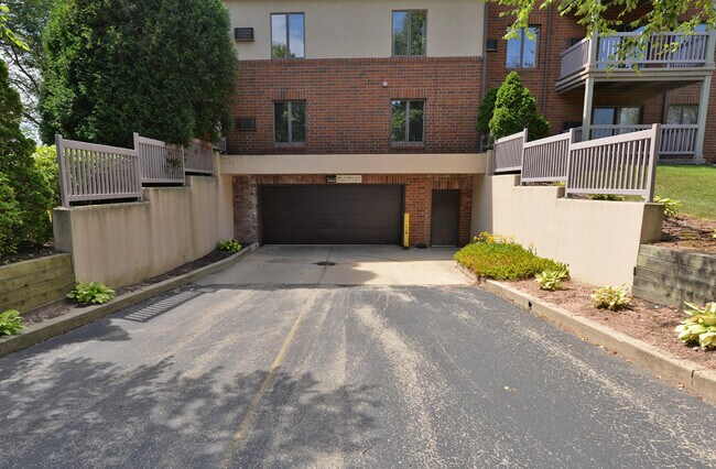 Building Photo - 3900 N Main St