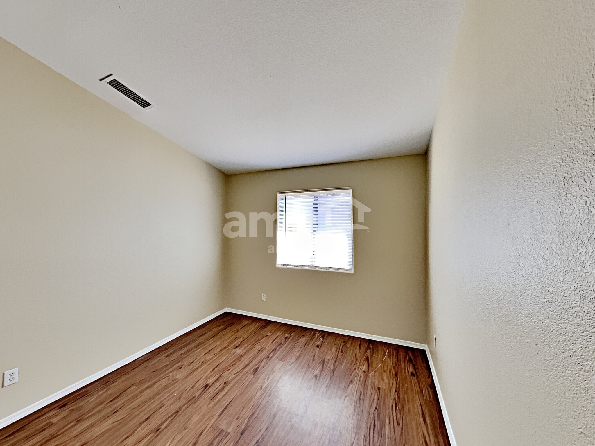 Building Photo - 8418 W Pinchot Ave