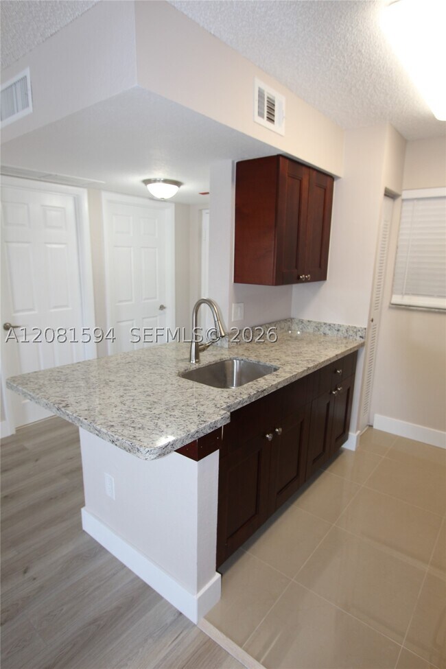 Building Photo - 2880 N Oakland Forest Dr