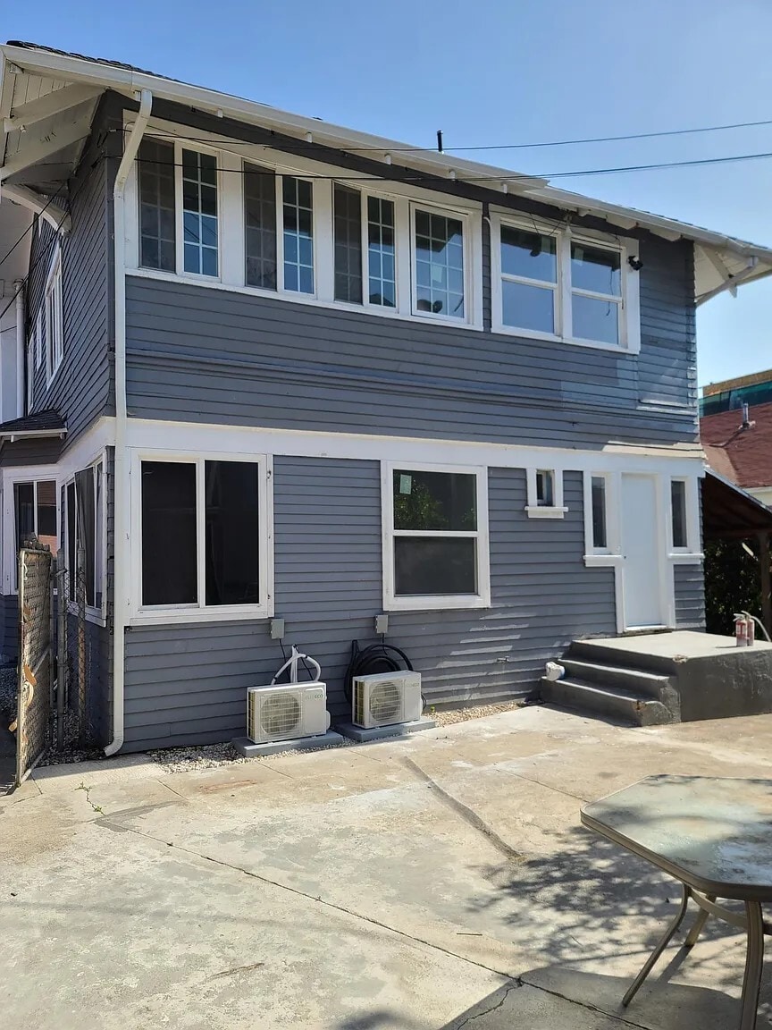 Building Photo - 1587 W 35th Pl
