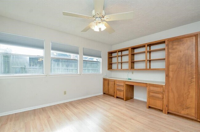 Building Photo - 15815 Boulder Oaks Dr