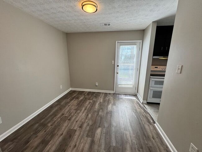 Building Photo - NOW READY!! 2 bedroom 2.5 bathroom in Snellville