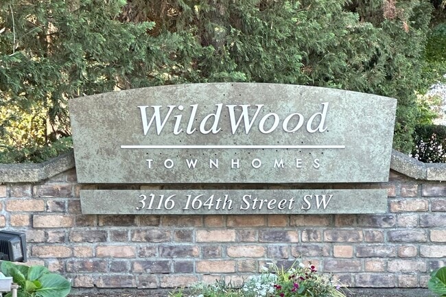 Building Photo - Lovely 2 bedroom Townhome in great Central...