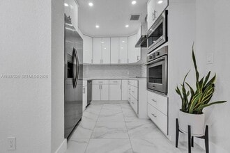 Building Photo - 6470 SW 27th St