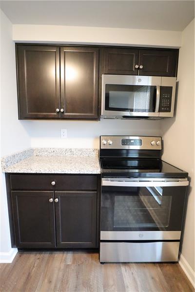 Building Photo - 604 Carriage Hill Dr