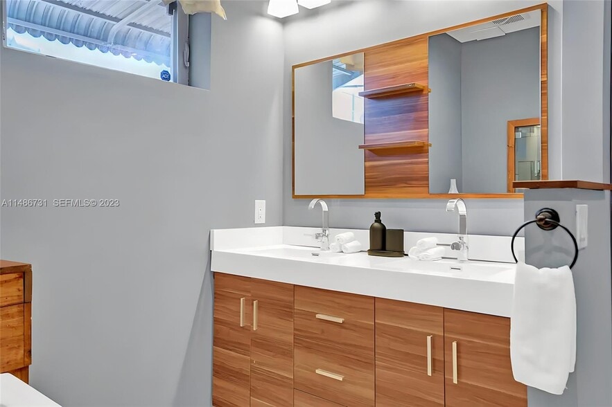 Building Photo - 247 SW 5th St