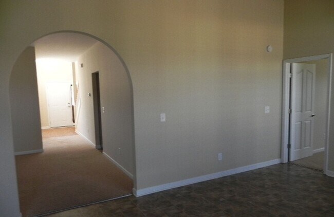 Building Photo - 4 Bedroom - Near Ft Moore