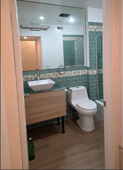 Building Photo - 21500 Burbank Blvd