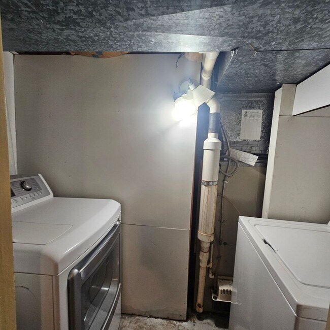 Building Photo - Updated 3-Bedroom Home with Large Deck & Storage