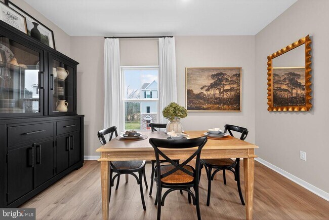 Building Photo - 44 Basswood St