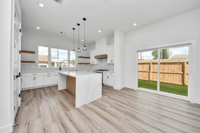 Building Photo - 1818 West St